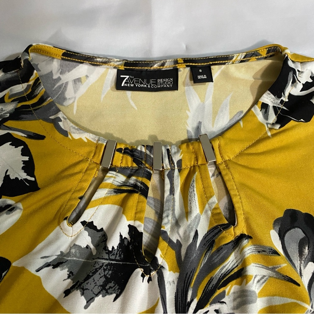 7th Avenue NY&Co Mustard Floral Keyhole Top | 3/4 Sleeve | Small - Picture 5 of 14